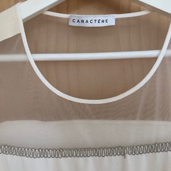 Caractère Italian elegant white see tru top Size 8 - Picture 2 of 4
